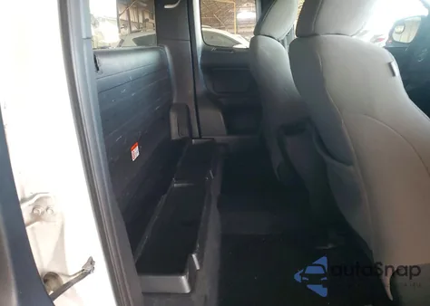 2016 Toyota Tacoma Access Cab z USA, uszkodzony, nr VIN 5TFRX5GN4GX061841